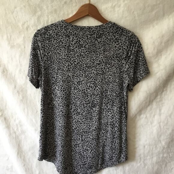 Old Navy Gray Luxe Leopard Print Short Sleeve Top - Picture 5 of 10